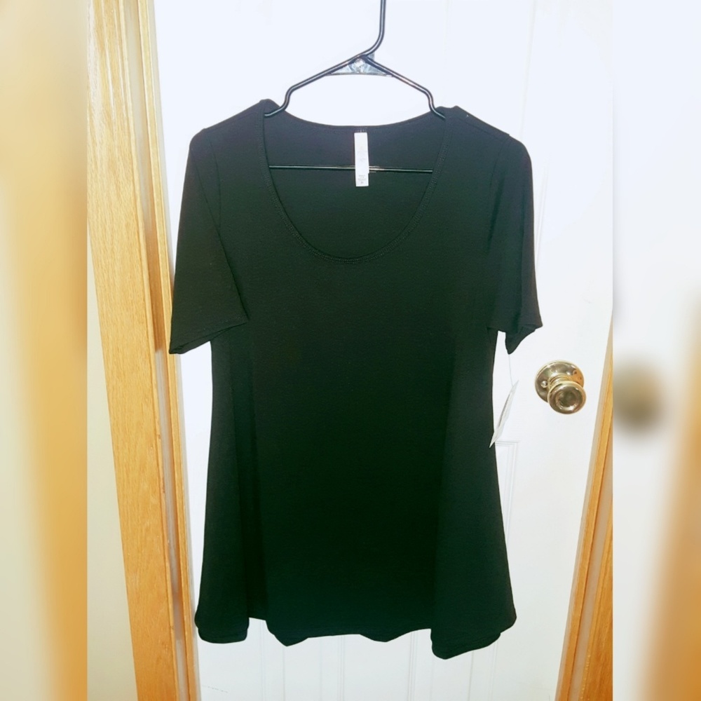 LuLaRoe Solid Black Perfect Tee M